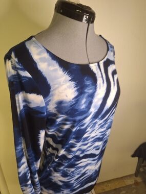 Chico's Blue and White Wave-Print Long Sleeve Top Size Small